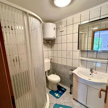 公寓 Small House Near The *